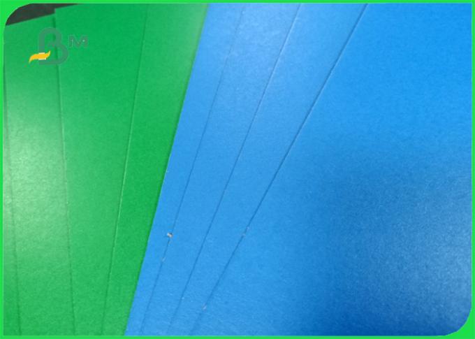 2.0mm FSCはギフト用の箱のためのパルプの光沢のあるニスの多彩なボール紙をリサイクルします