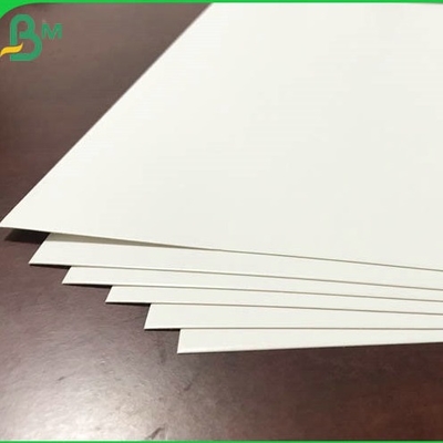 70*100cm 190gsm 210gsm 230gsmのパッキングのための白く高い大きさGC1の折る紙箱用厚紙