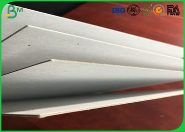 製造の強い剛さ1.5mmは本のホールダーのために証明されたFSCと灰色板を懸命に薄板にしました
