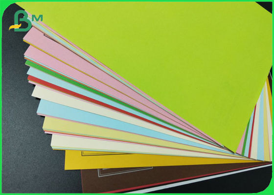 明るい着色された塗る紙カードおよび板180/300gsm