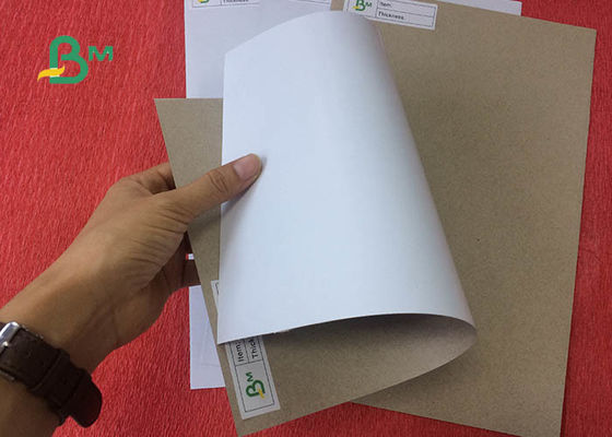 300gsm 350gsm 400gsmの厚さはギフト用の箱のための複式アパート板灰色の背部に塗りました