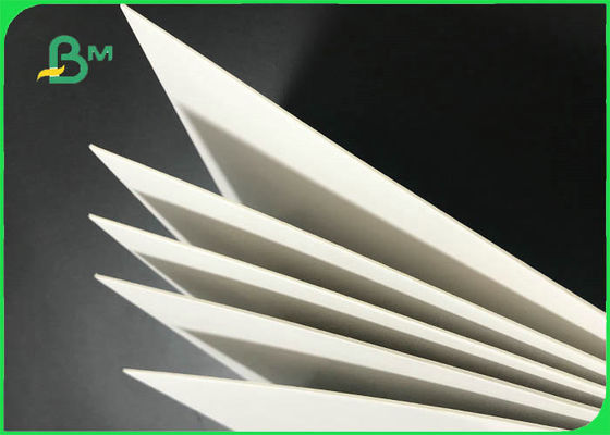 61 * 61cm 1.5mm 2.0mm FSC及び化粧品箱のためのSGSの二重板白の背部