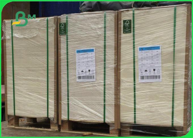 カップケーキはさみ金のペーパー