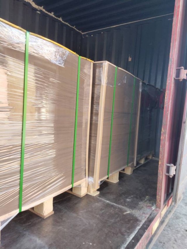 乾燥した食糧箱のために塗られる15gsm PEが付いている食品等級のブラウン クラフト紙270gsm