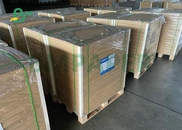 67 x 87cm 115gr 150gr 200grの白いオフセットのソファーは光沢のある印刷のための塗被紙を 67 x 87cm 115gr 150gr 200grの白いオフセットのソファーは光沢のある印刷のための塗被紙を