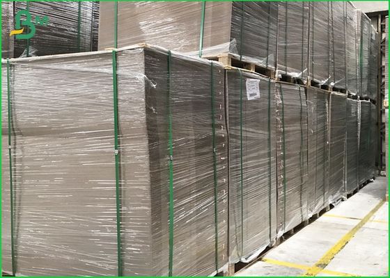 3mm 4mm ThicknessgreyのChipboardシート1250gsmは承認されるFSCを防水します