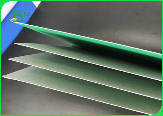 FSCはパッケージ箱のための大きいStifinessの光沢が無い緑のボール紙1.0mm - 3.0 mmの証明しました