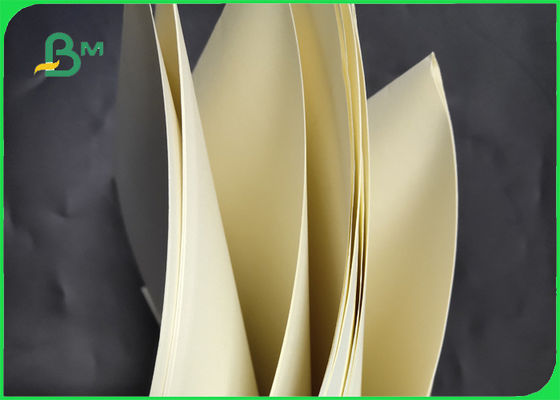 70GSM 80GSMの黄色のWoodfreeのペーパー/とらわれのペーパー証明される100%のバージンのパルプFSC