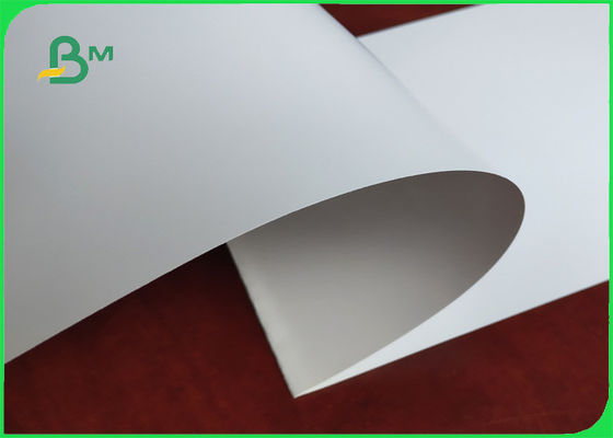 FSC絹のマットのペーパー100/115/120/150/300GSMはよい滑らかにしま効果を印刷します