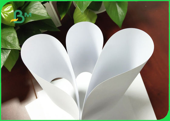 104%の純白の長粒木証明される自由で光沢が無いオフセット ペーパーFSC及びISO