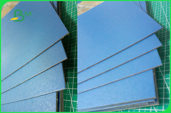 クリスマスのギフト用の箱のためのFSCの多彩な光沢のあるニスの堅いボール紙2.0mm